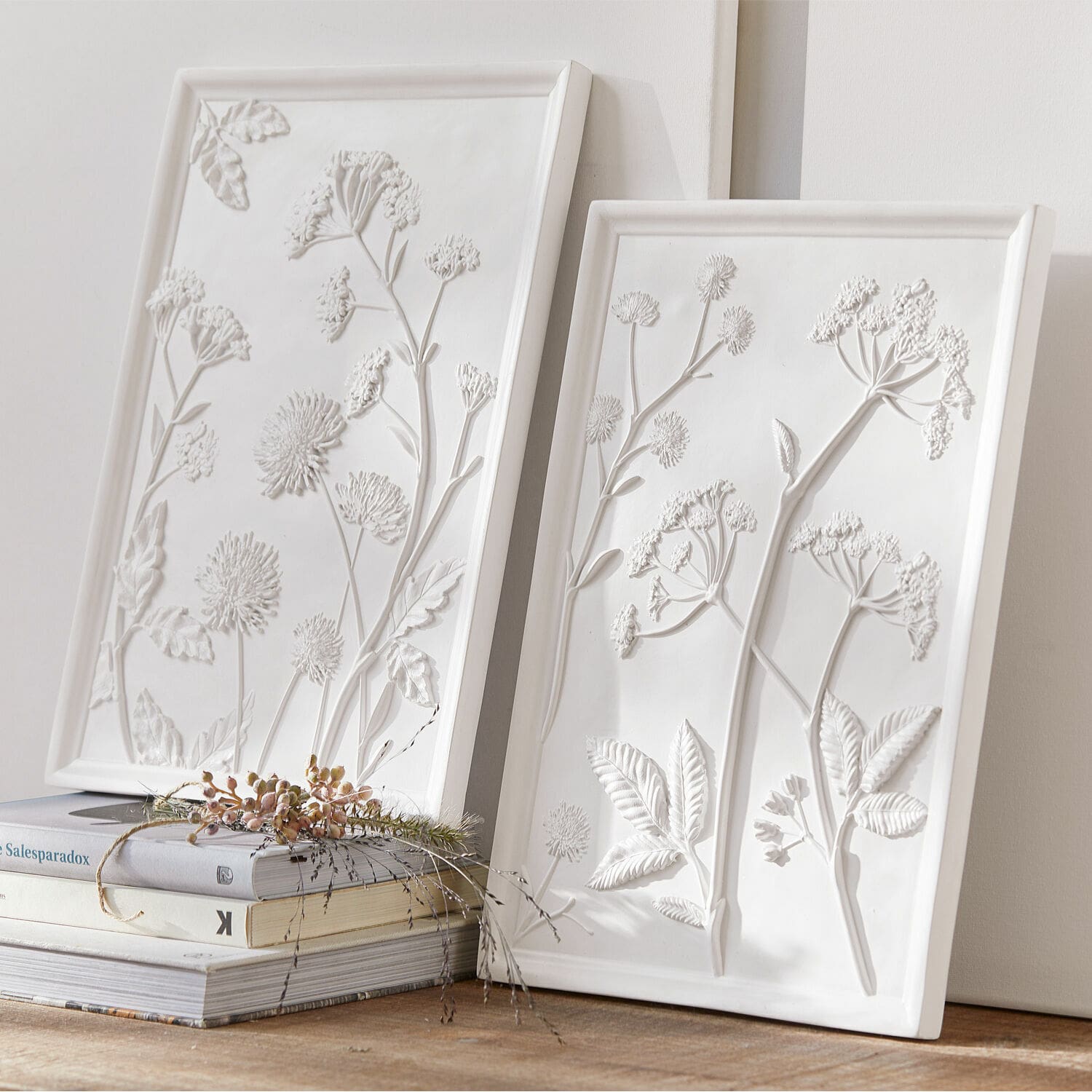 Obraz, zestaw 2 szt. Carrefour Białe ceramiczne panele ścienne z reliefem roślinnym, dekoracja wnętrz w stylu naturalnym