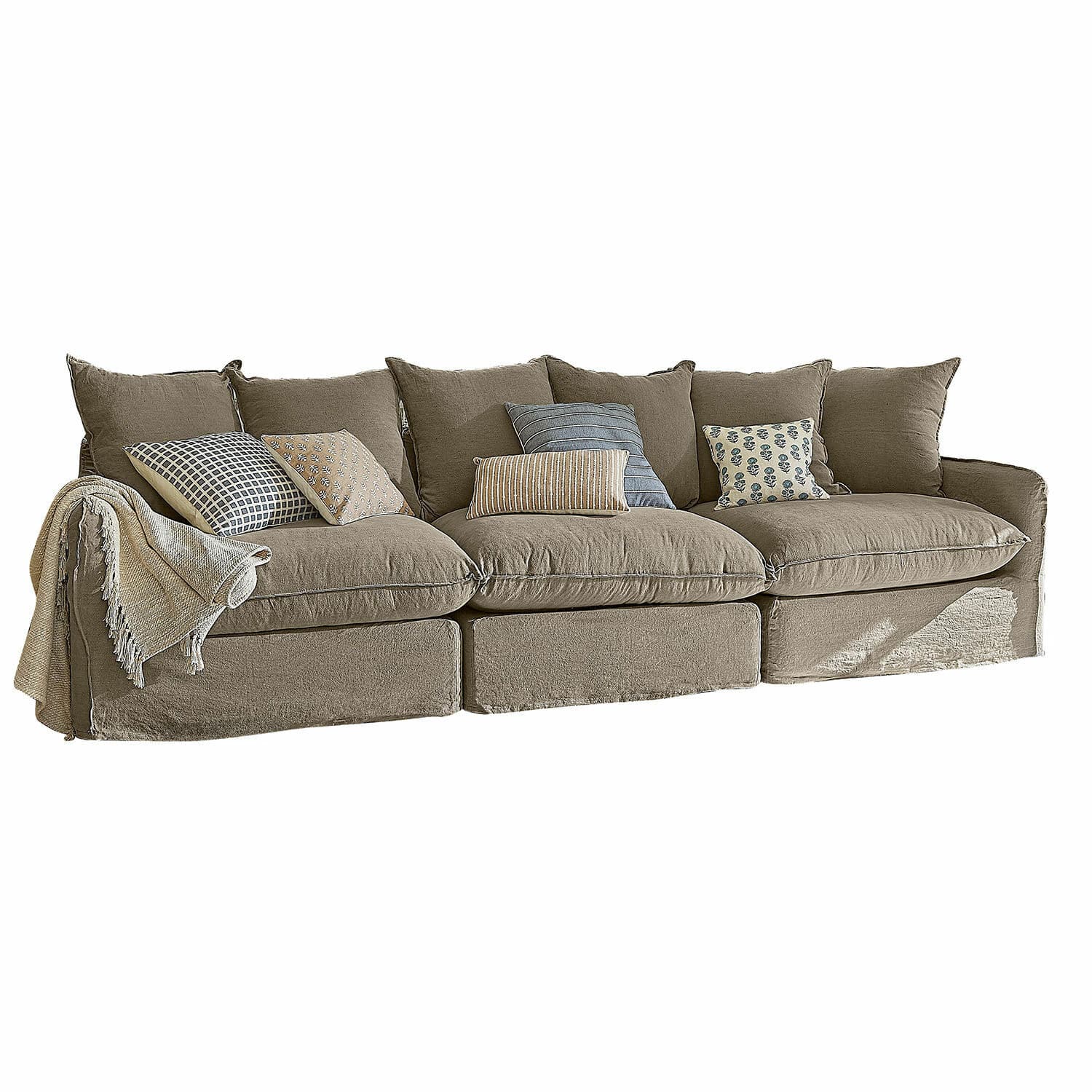 Sofa Finchingfield Duża sofa z tkaniny w kolorze beżowym z poduszkami dekoracyjnymi i miękkim kocem