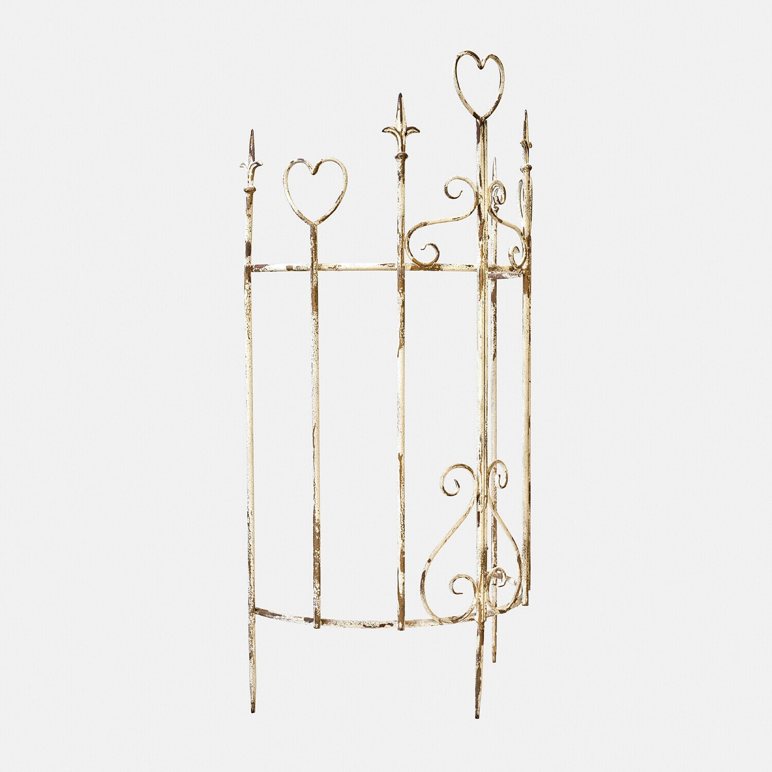 Metalowy biały stojak z sercowymi zdobieniami i postarzaną powierzchnią do dekoracji wnętrz