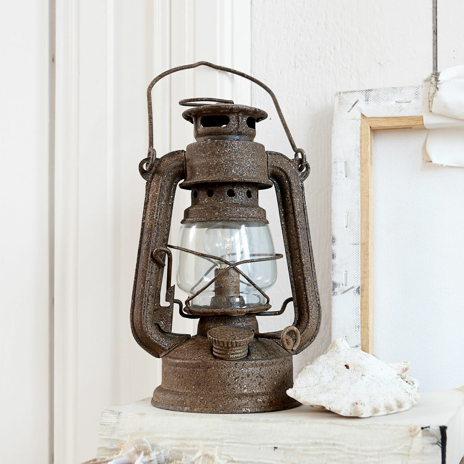 Lampion LED Oxcroft Rustykalna metalowa lampka naftowa w brązowym kolorze do dekoracji wnętrz vintage