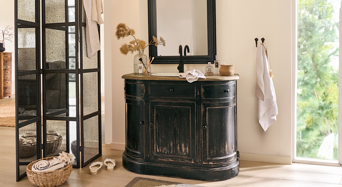 Ciemne akcenty w łazience