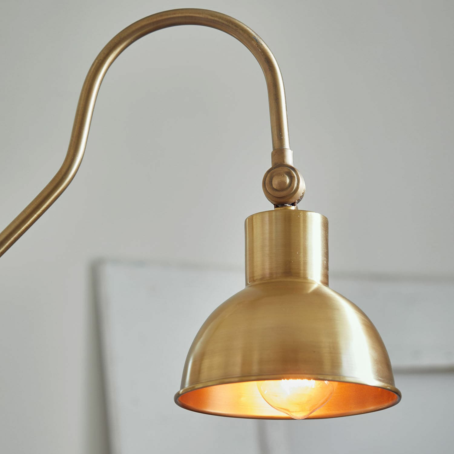 Lampa podłogowa Delacroille