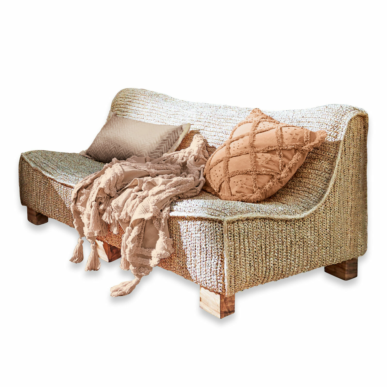 Sofa Bocage Sofa z plecionego rattanu w naturalnym kolorze z beżowym kocem i poduszkami do salonu