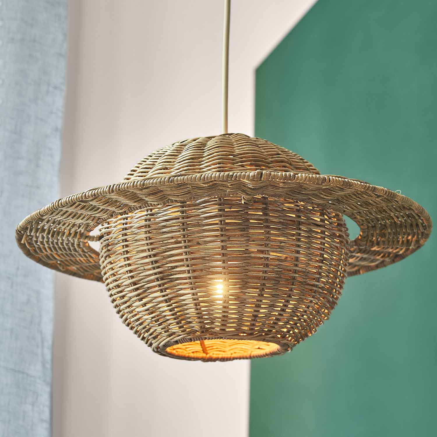 Lampa wisząca z wikliny w naturalnym kolorze, dekoracyjna lampa sufitowa do wnętrz w stylu boho