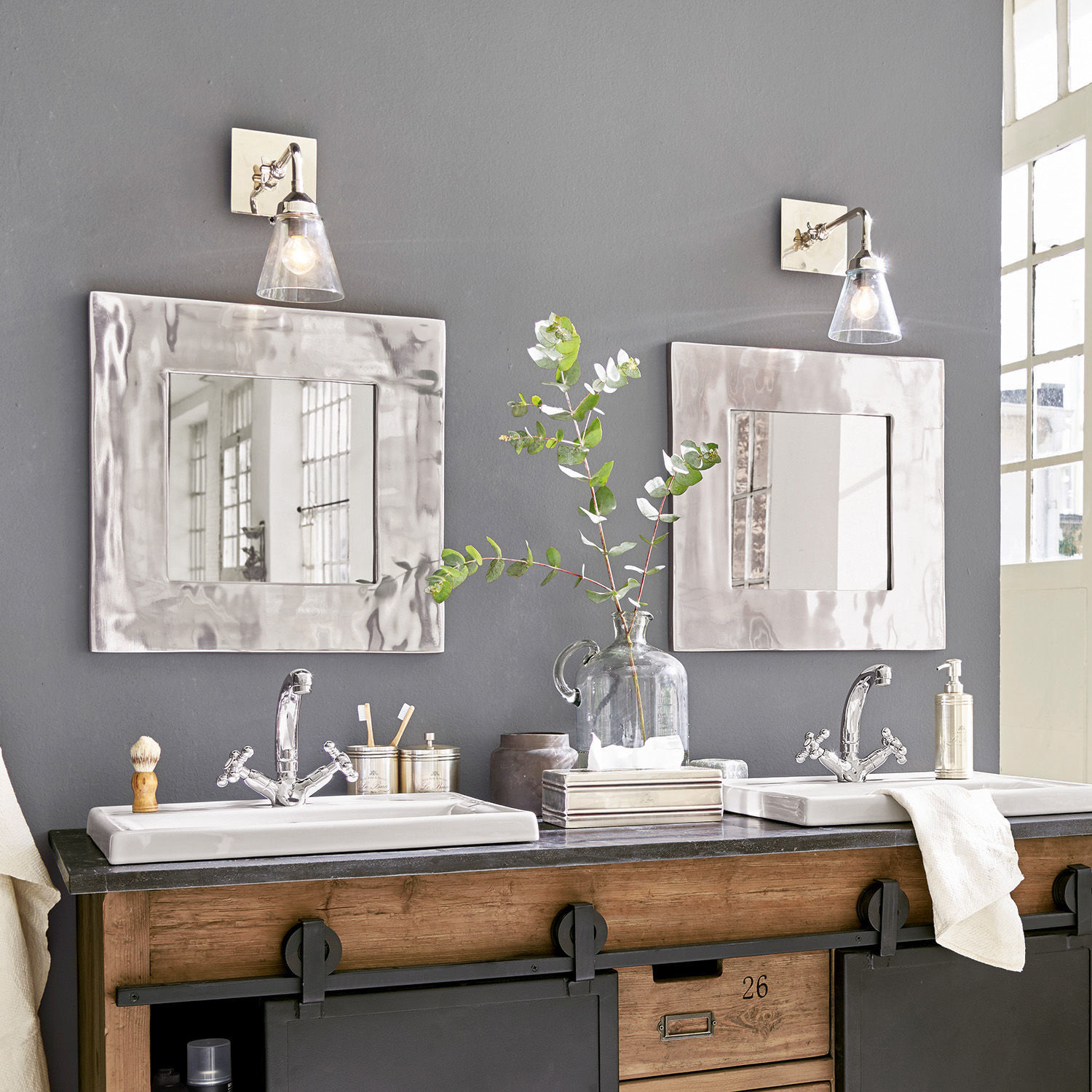 Lustro Silver Bow
