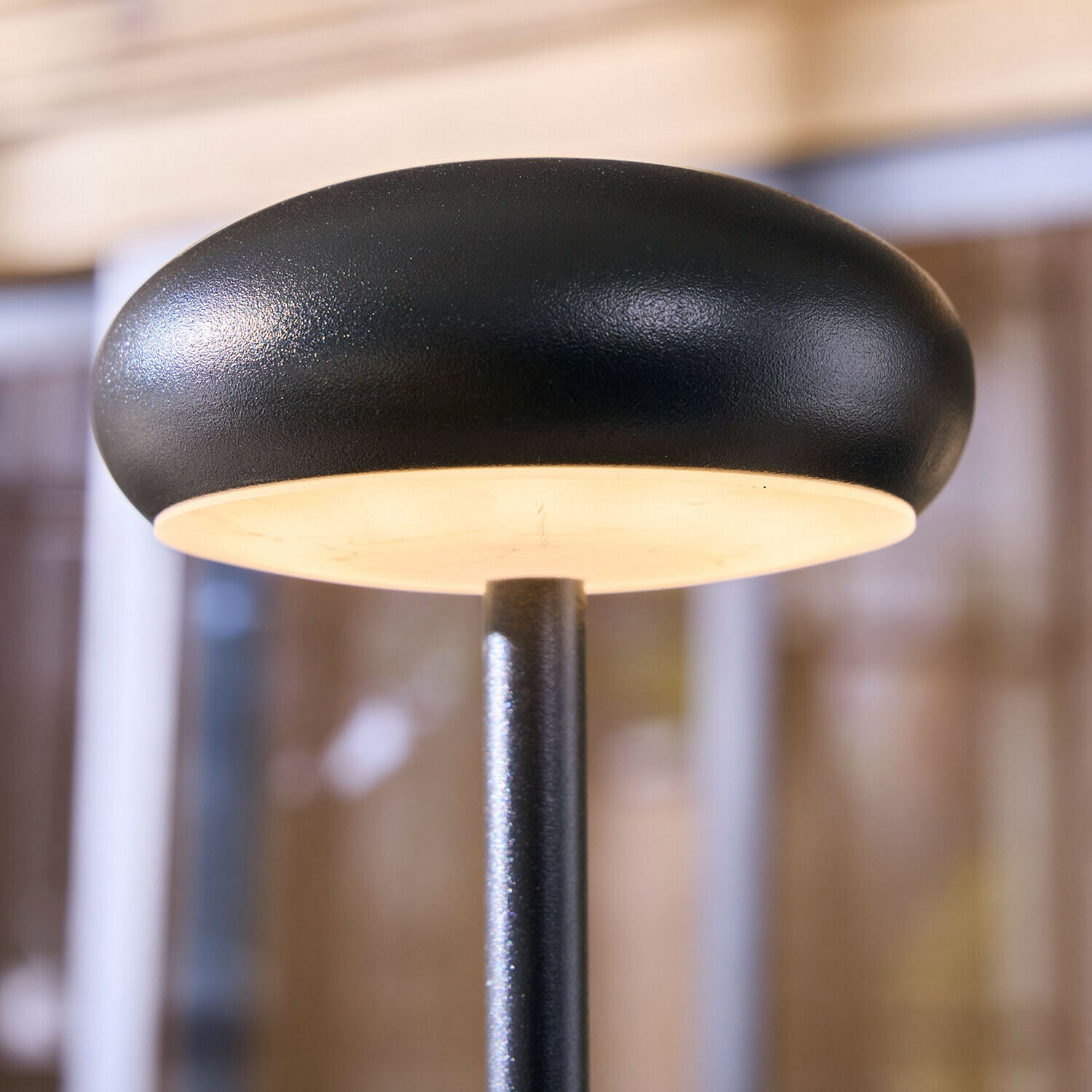 Lampa stołowa do ponownego ładowania Loxbridge