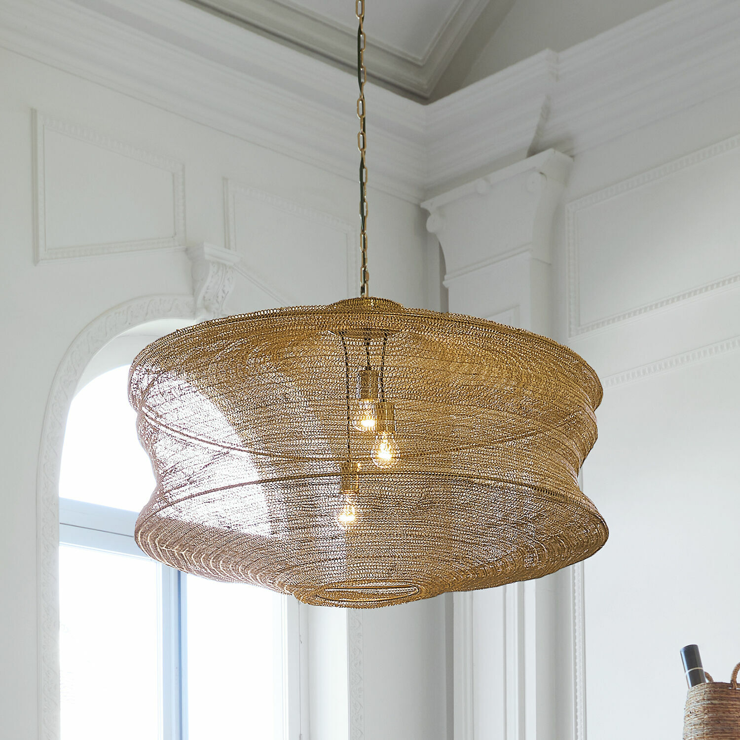 Lampa wisząca Valerique Duża lampa wisząca z mosiężnej siatki w kolorze złotym do nowoczesnych wnętrz