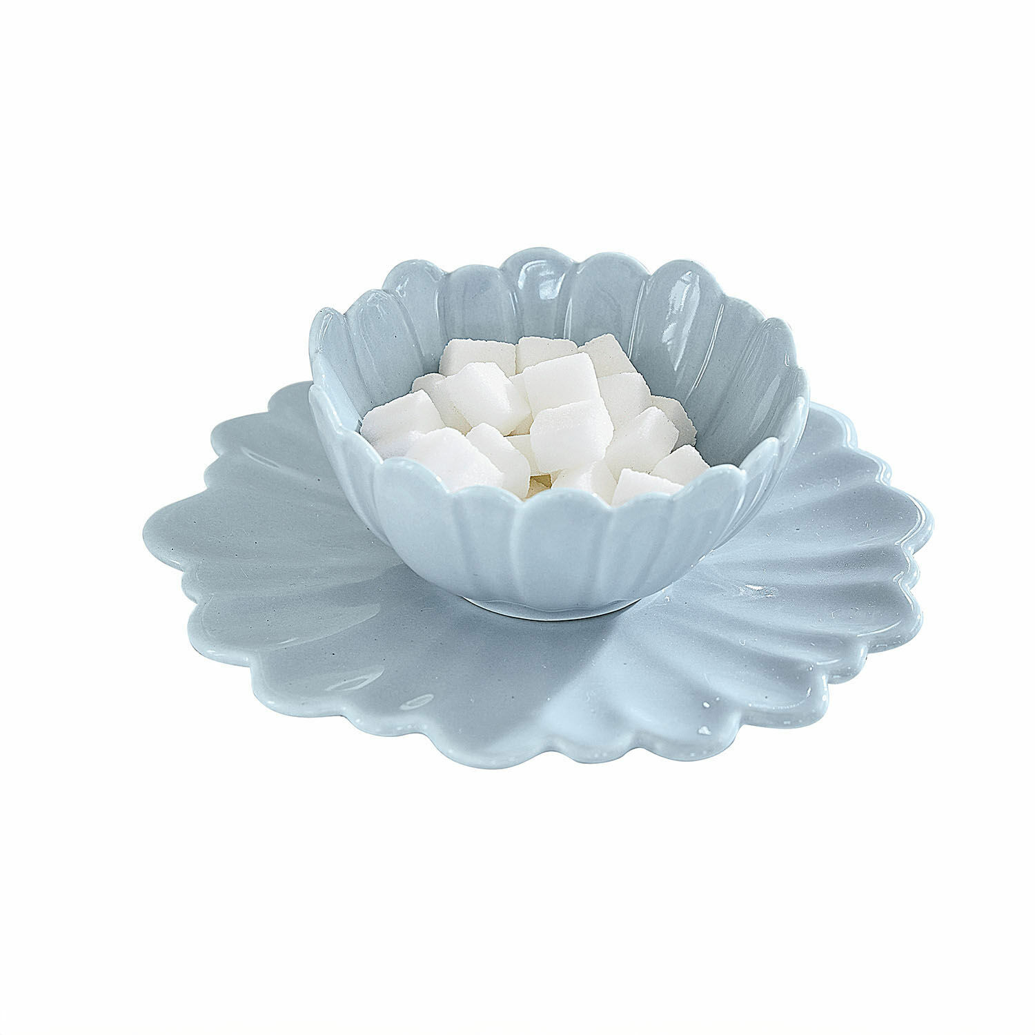 Talerz i miska Tichborne Niebieska ceramiczna miska i talerz w kształcie kwiatu z kostkami cukru, dekoracja stołu